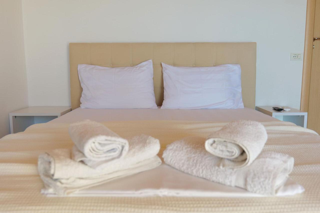 Alex & Sofi Hotel Himare Exterior foto