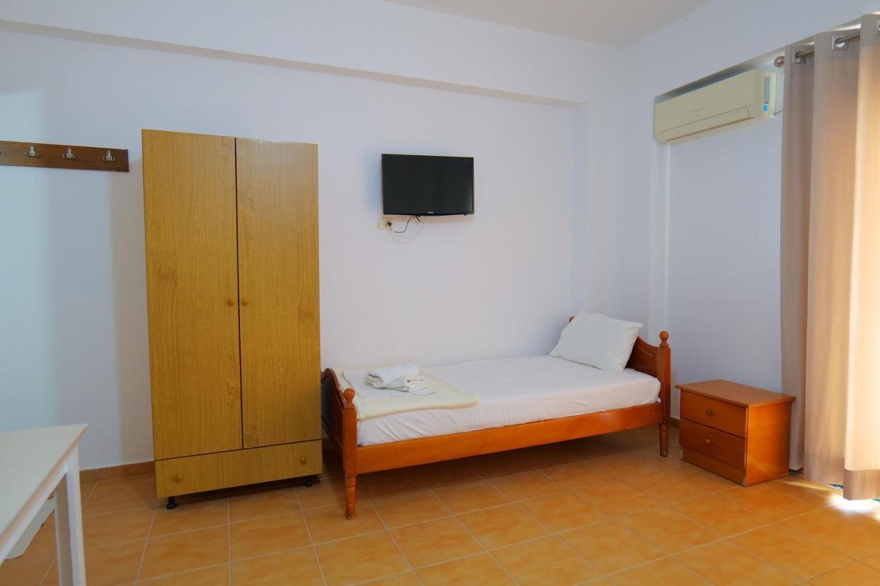 Alex & Sofi Hotel Himare Exterior foto