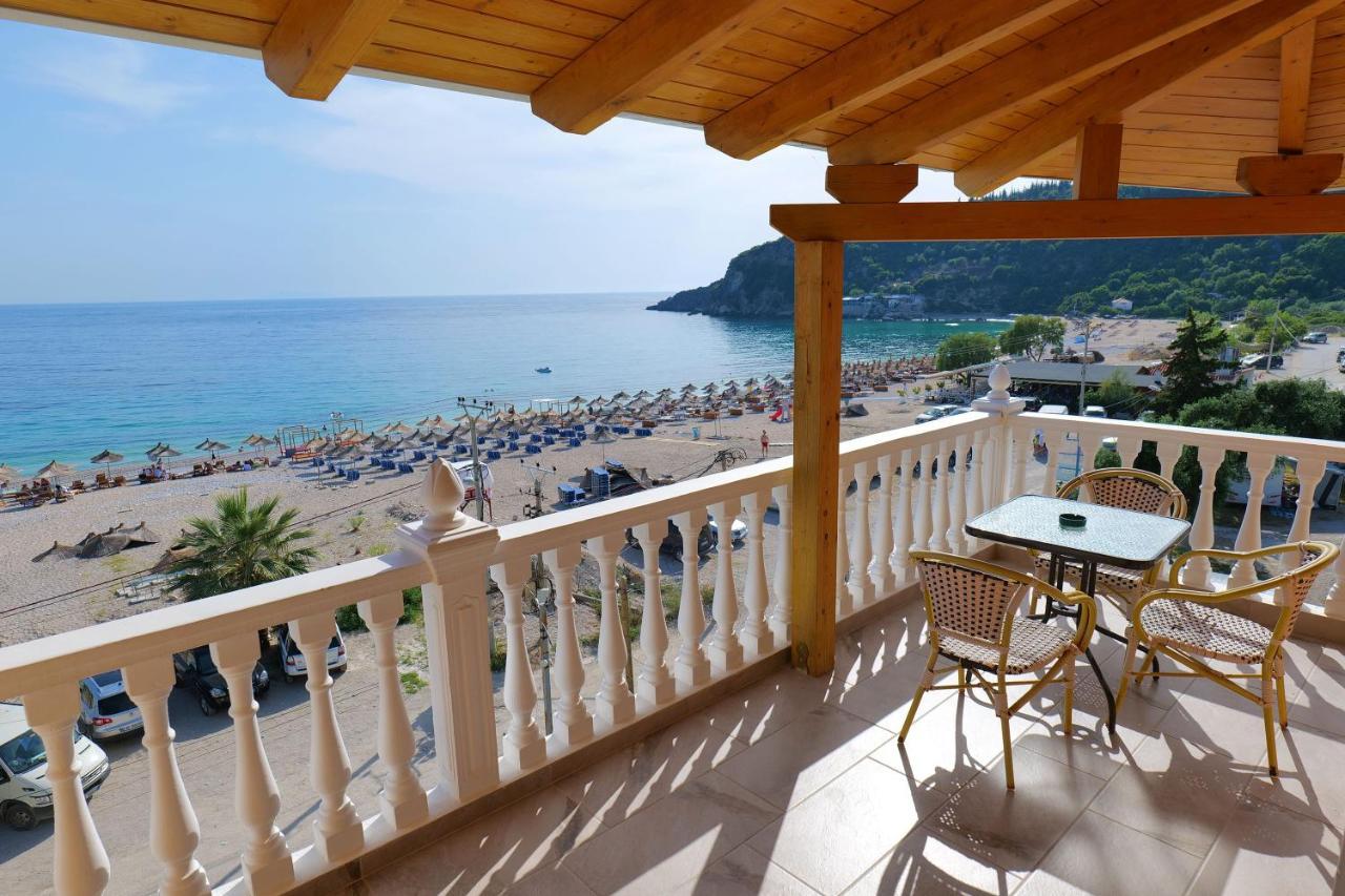 Alex & Sofi Hotel Himare Exterior foto