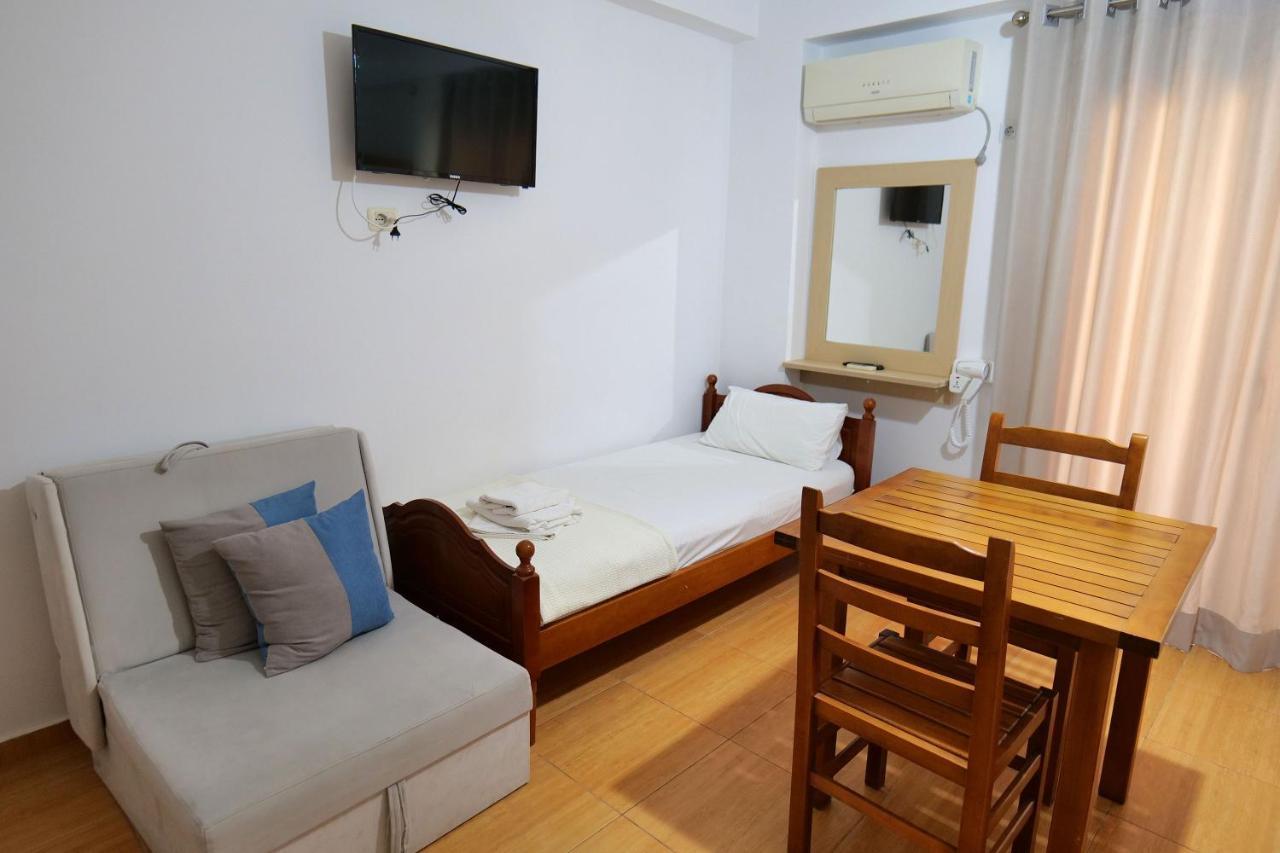 Alex & Sofi Hotel Himare Exterior foto