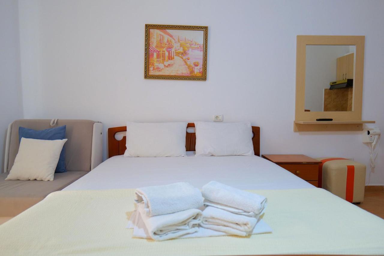 Alex & Sofi Hotel Himare Exterior foto