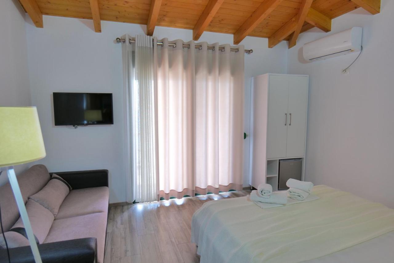 Alex & Sofi Hotel Himare Exterior foto
