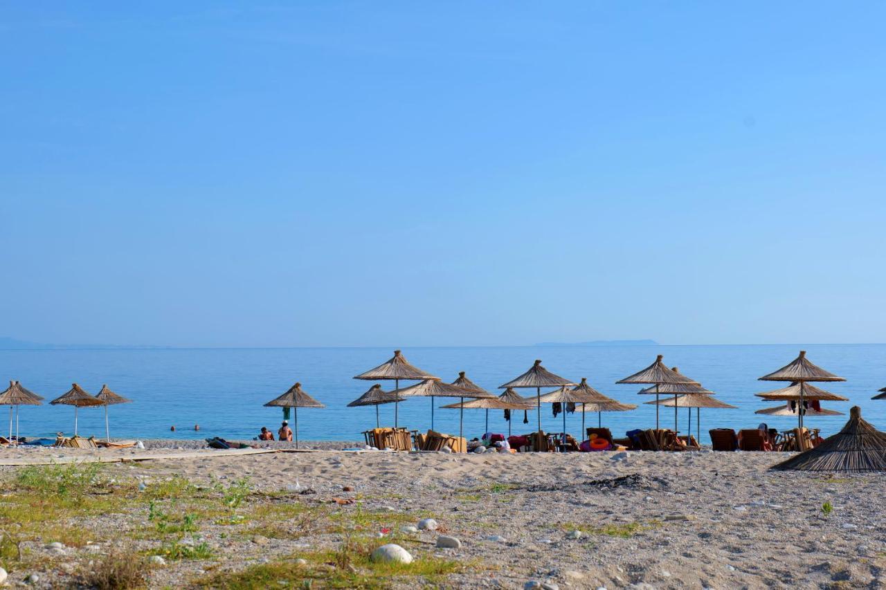 Alex & Sofi Hotel Himare Exterior foto