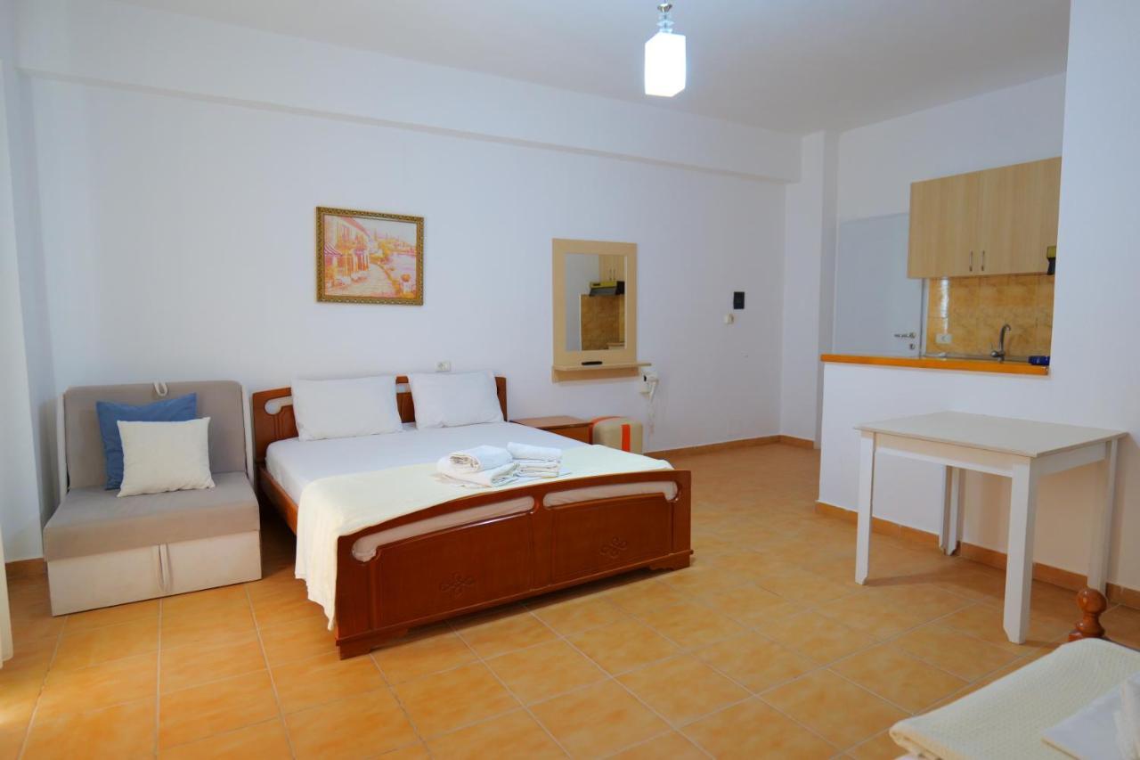 Alex & Sofi Hotel Himare Exterior foto