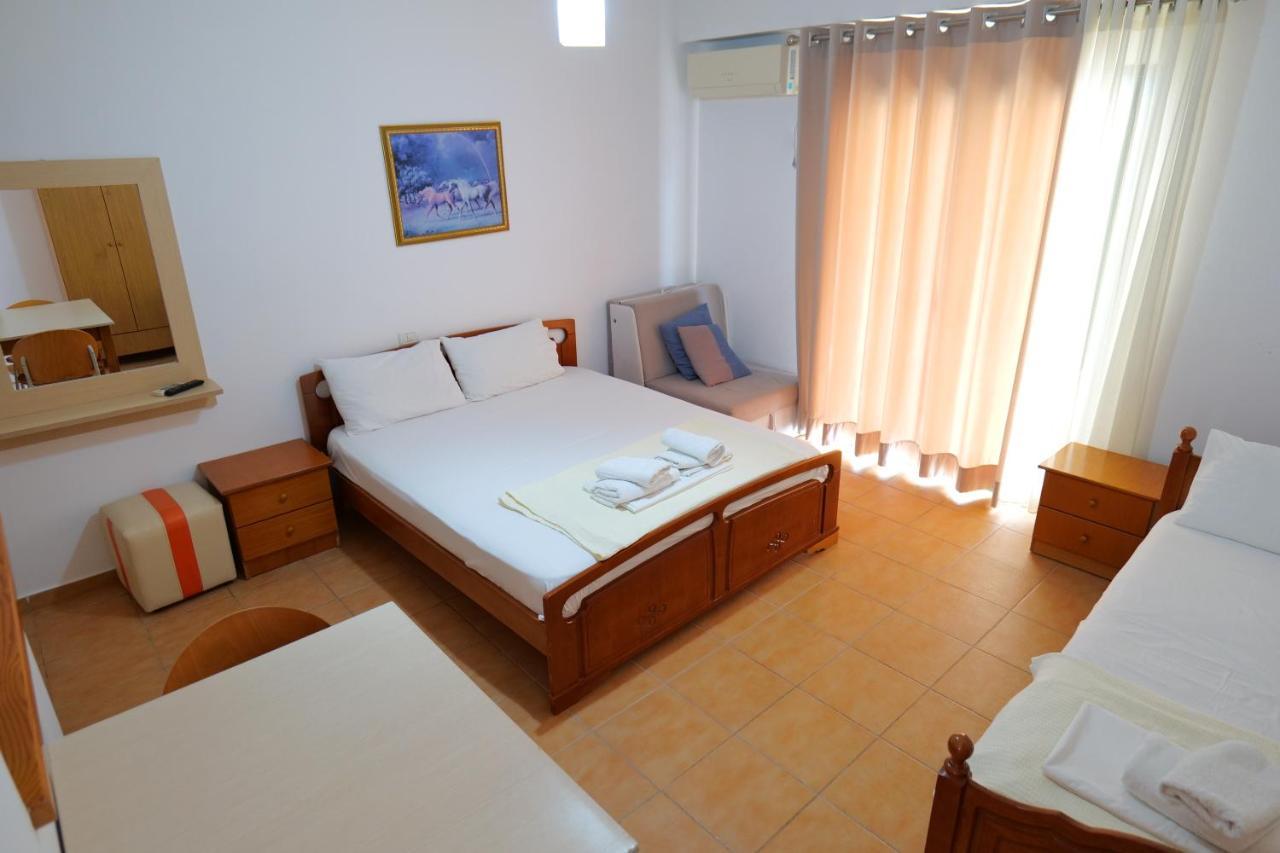 Alex & Sofi Hotel Himare Exterior foto