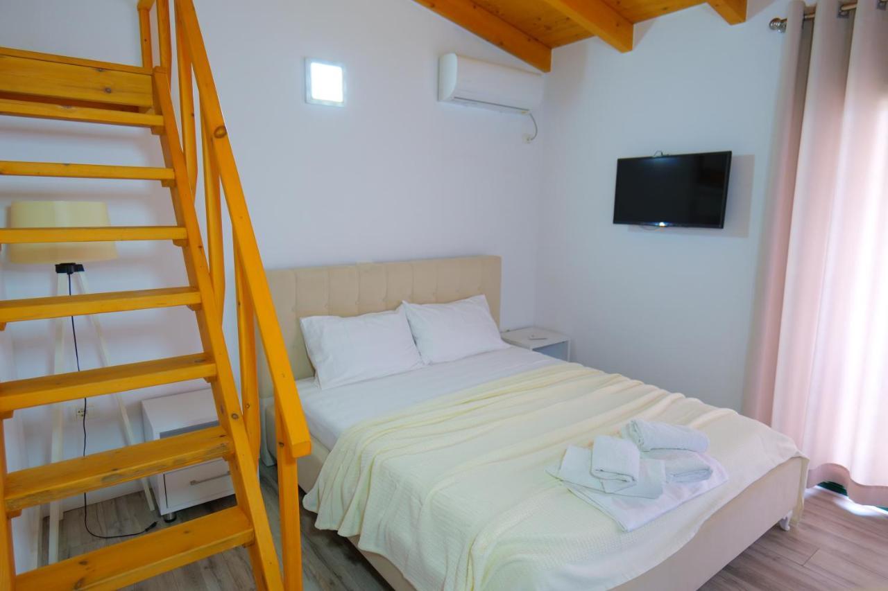 Alex & Sofi Hotel Himare Exterior foto