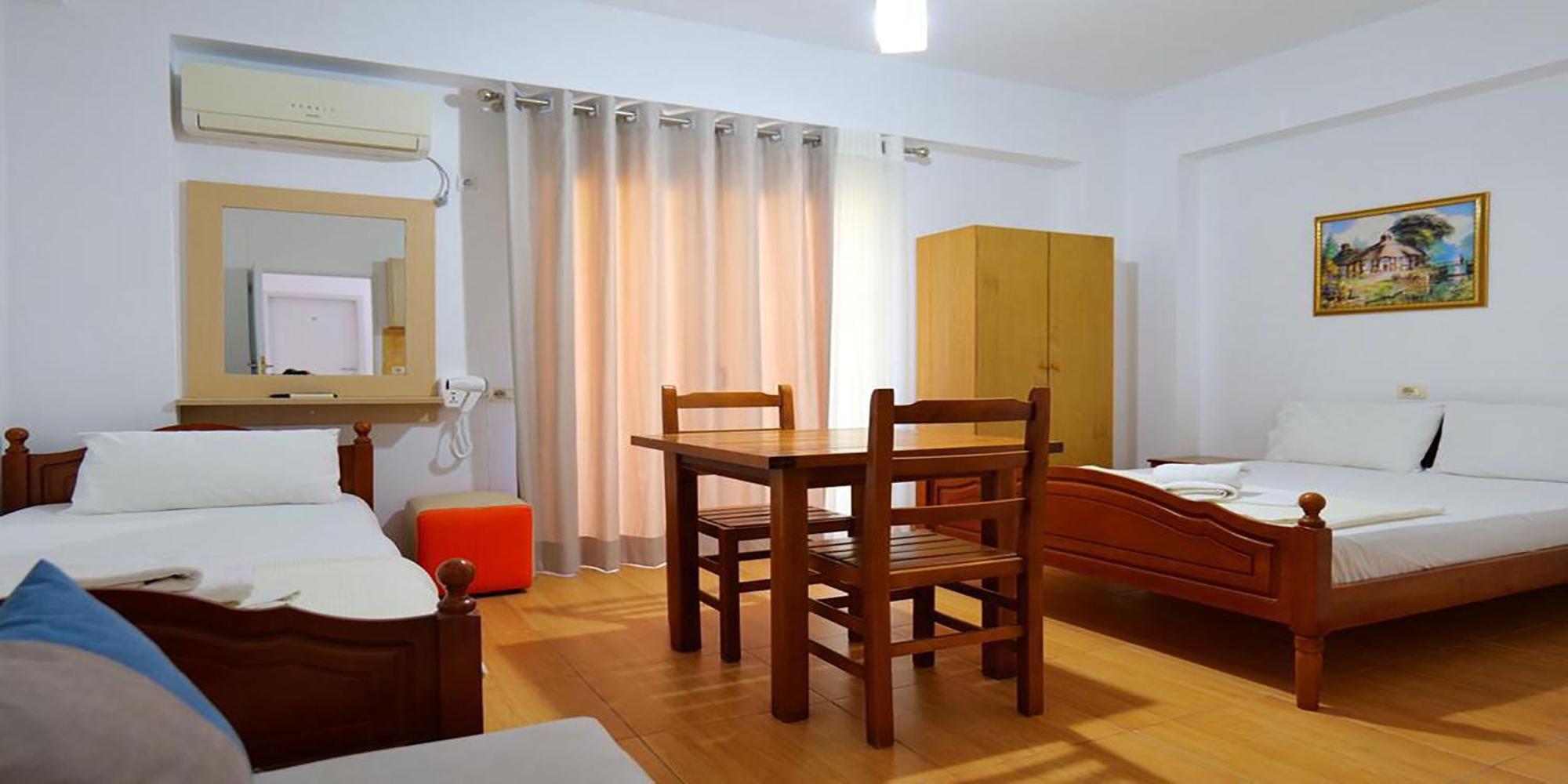 Alex & Sofi Hotel Himare Exterior foto