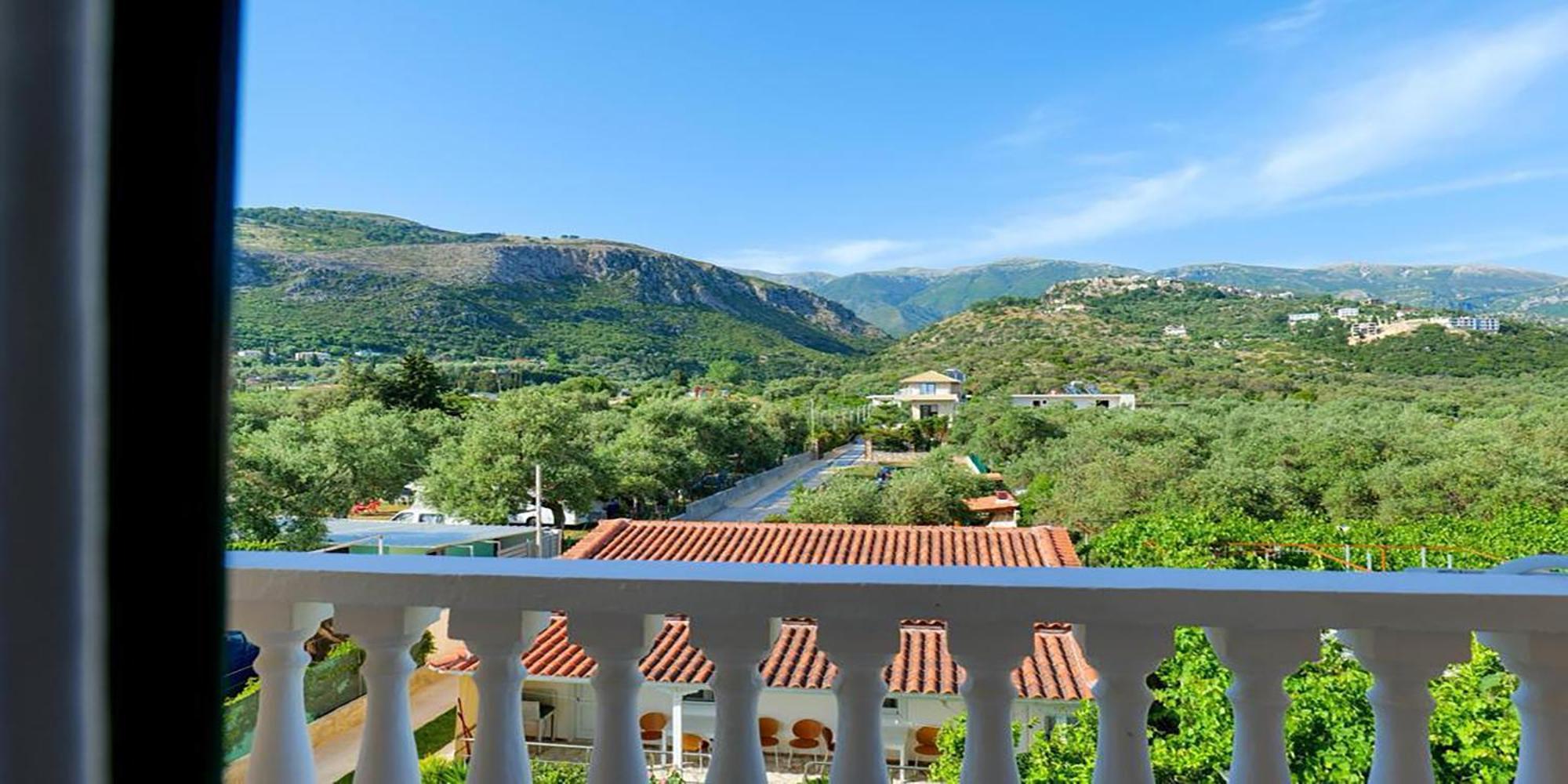 Alex & Sofi Hotel Himare Exterior foto